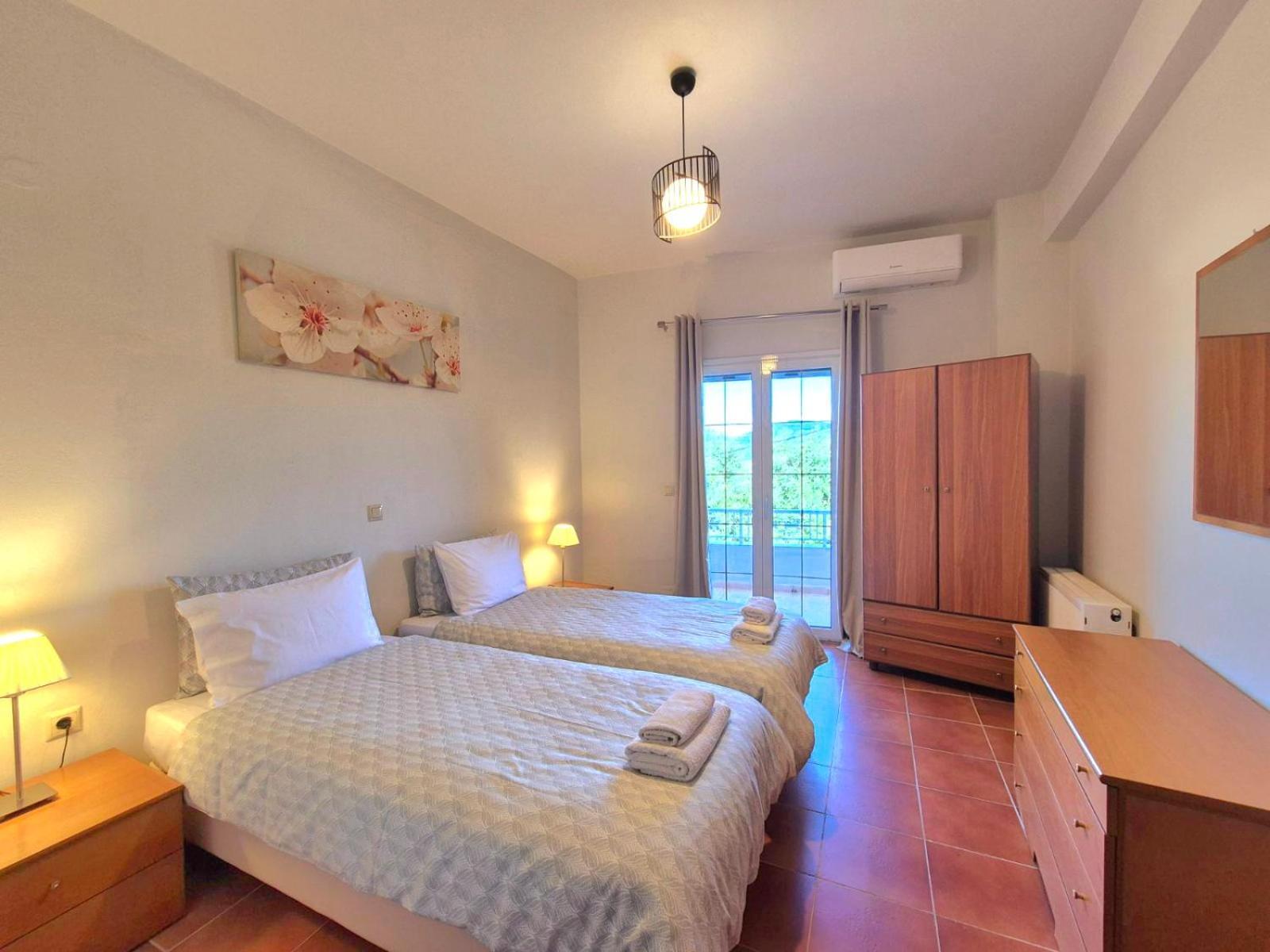 J&B Countryside Life Apartment Ágios Matthaíos Екстериор снимка