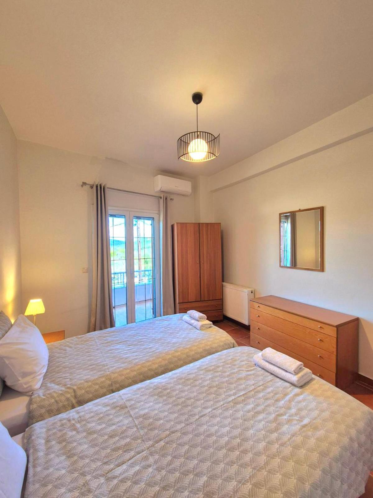 J&B Countryside Life Apartment Ágios Matthaíos Екстериор снимка