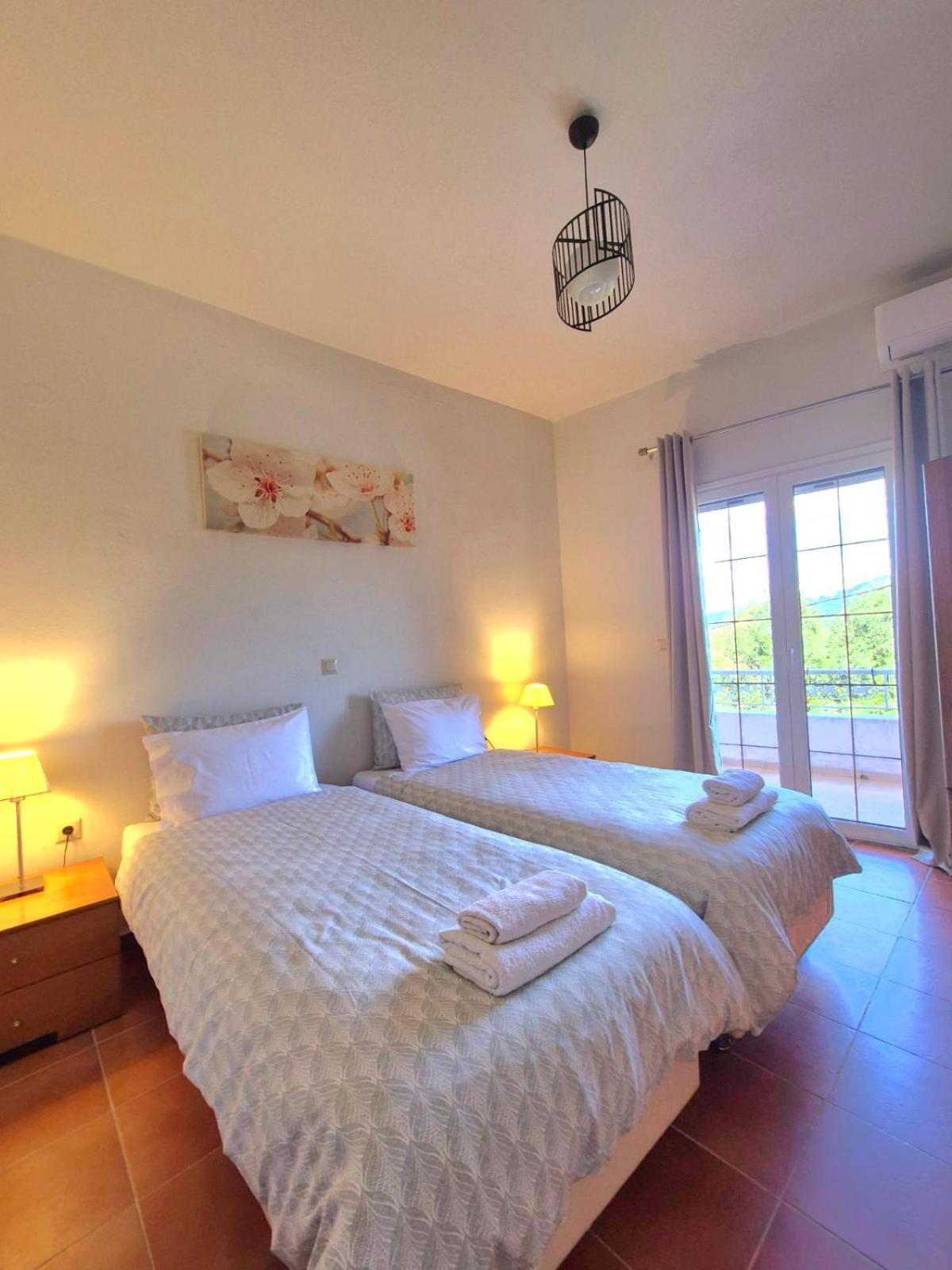 J&B Countryside Life Apartment Ágios Matthaíos Екстериор снимка