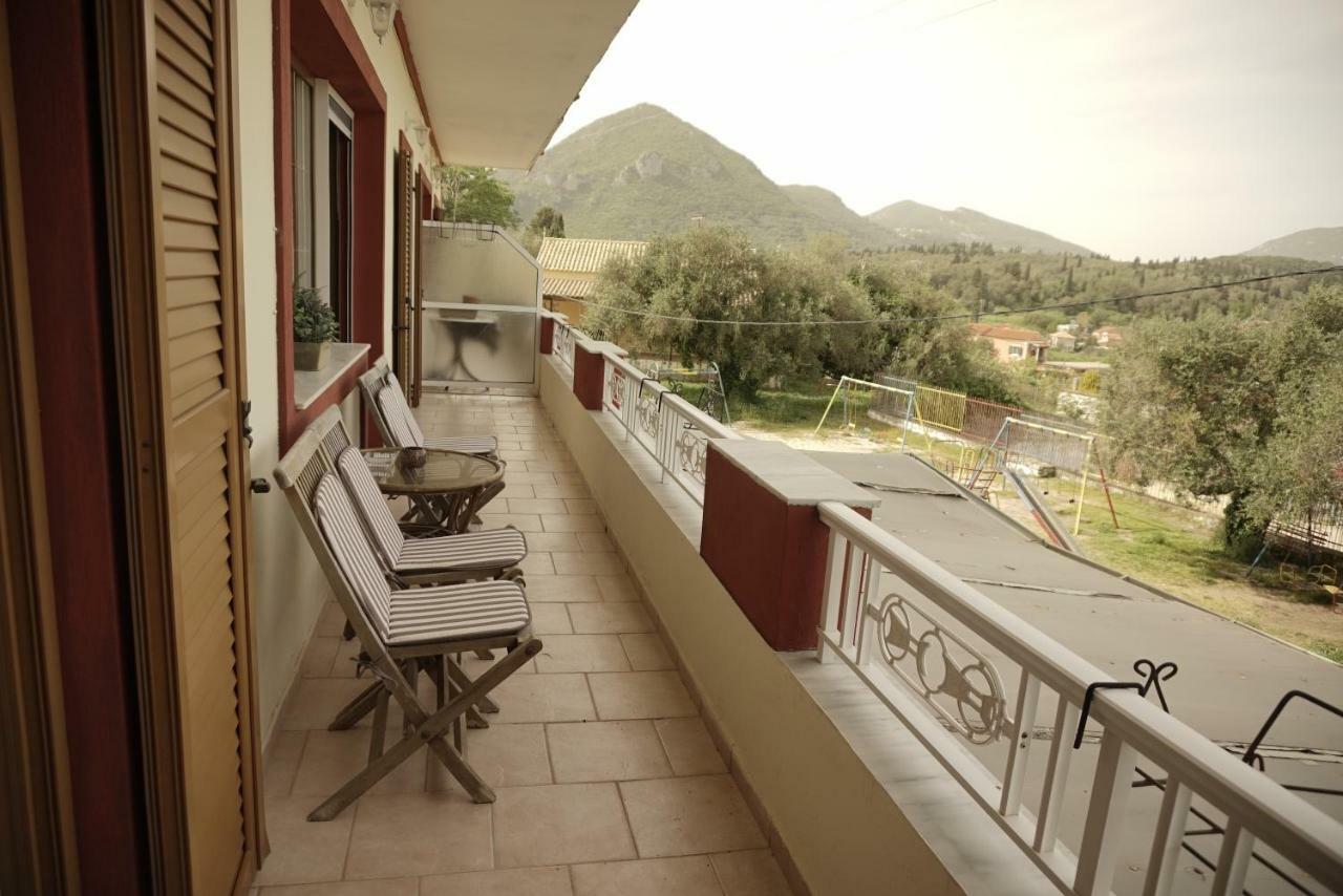 J&B Countryside Life Apartment Ágios Matthaíos Екстериор снимка