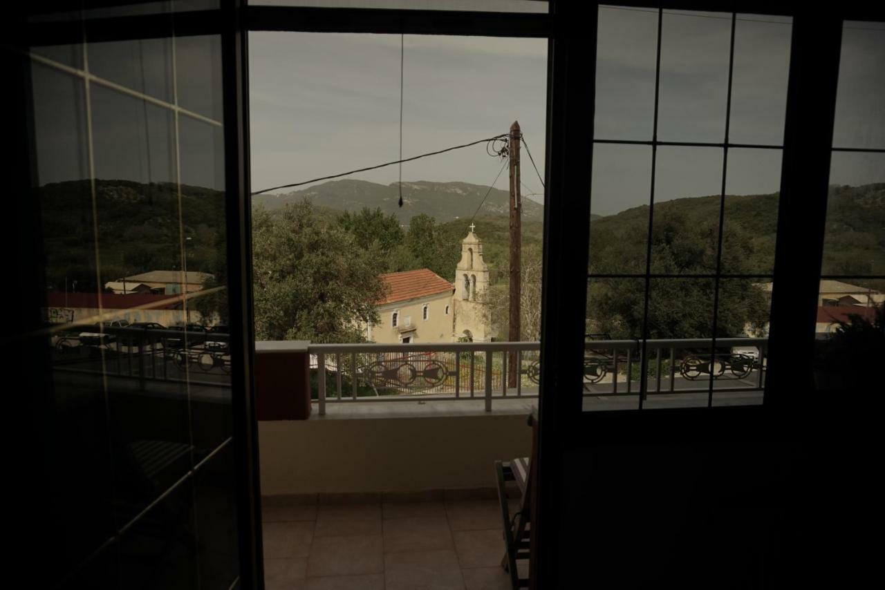 J&B Countryside Life Apartment Ágios Matthaíos Екстериор снимка