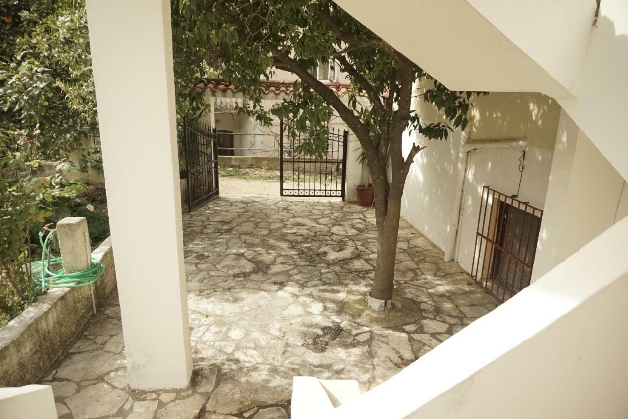 J&B Countryside Life Apartment Ágios Matthaíos Екстериор снимка