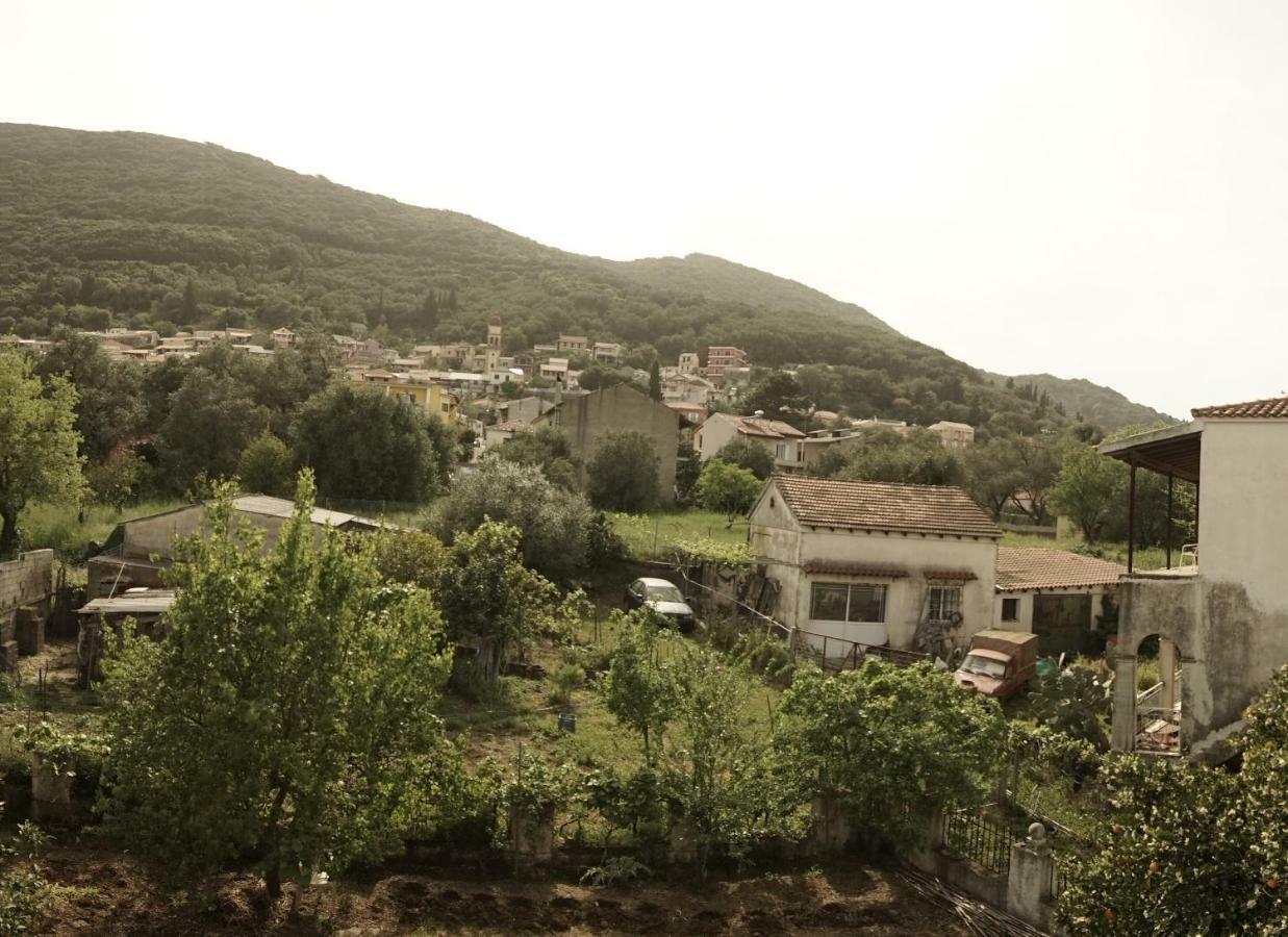 J&B Countryside Life Apartment Ágios Matthaíos Екстериор снимка