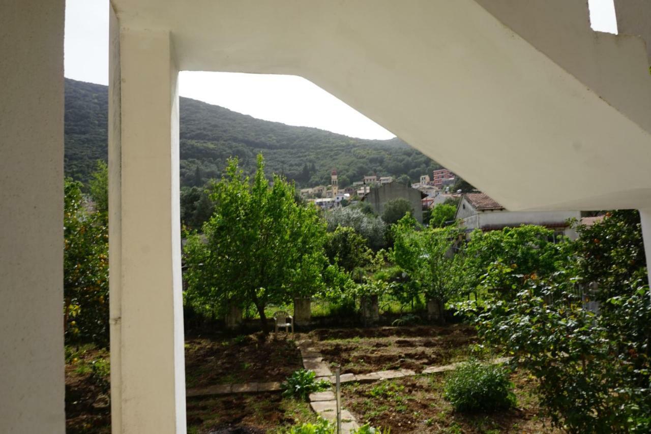 J&B Countryside Life Apartment Ágios Matthaíos Екстериор снимка