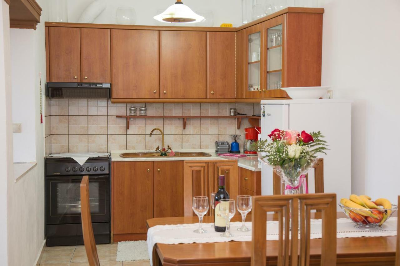 J&B Countryside Life Apartment Ágios Matthaíos Екстериор снимка