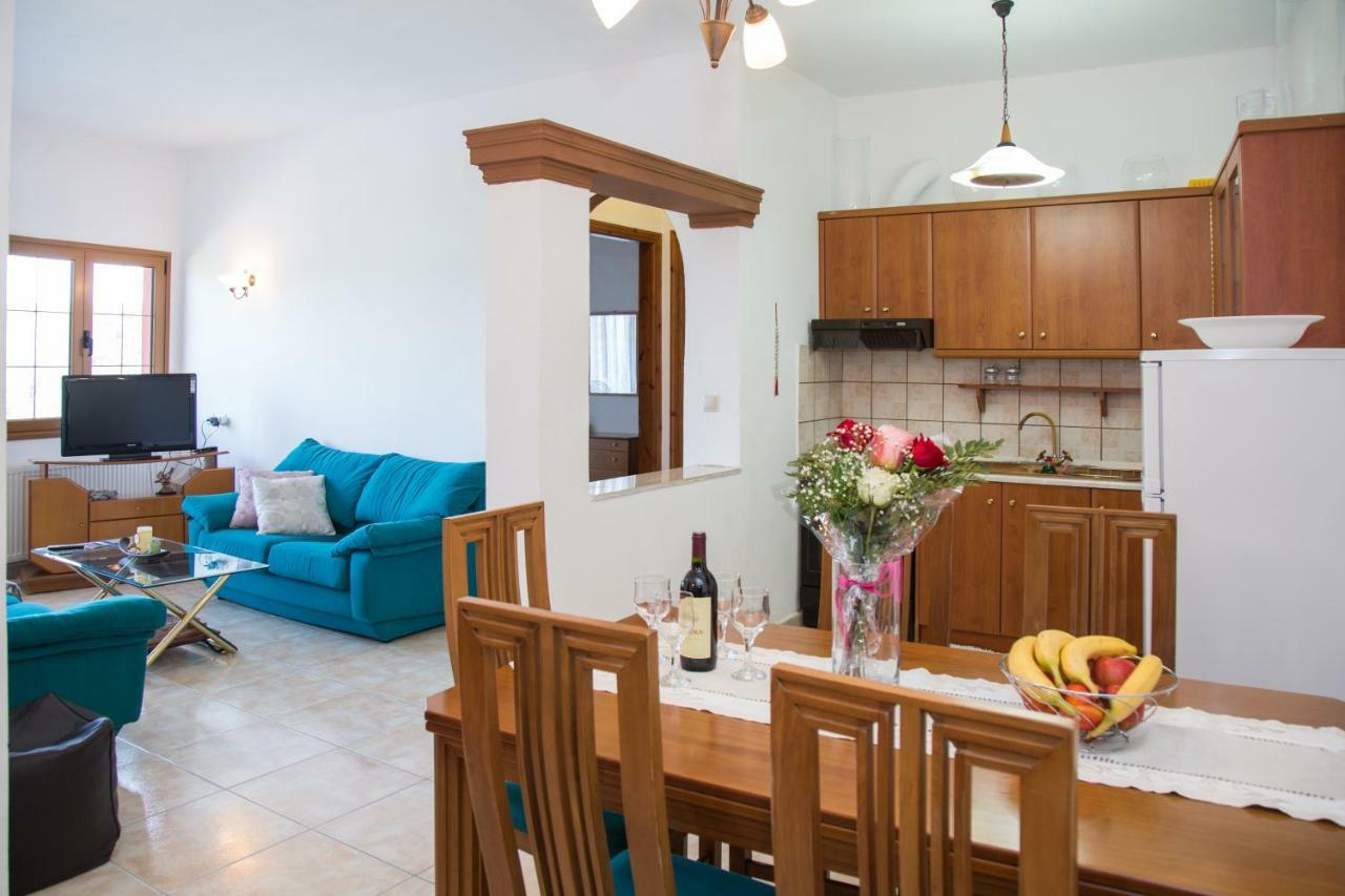 J&B Countryside Life Apartment Ágios Matthaíos Екстериор снимка