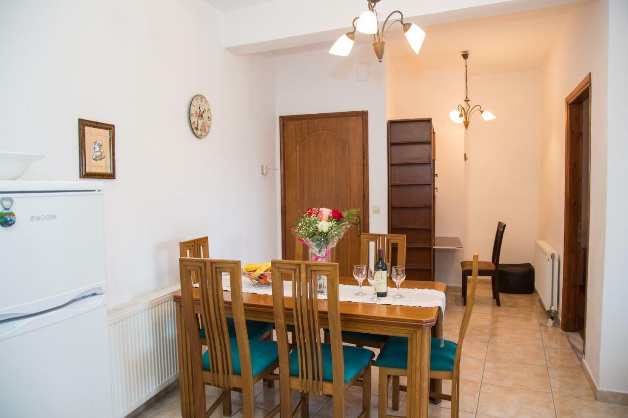 J&B Countryside Life Apartment Ágios Matthaíos Екстериор снимка